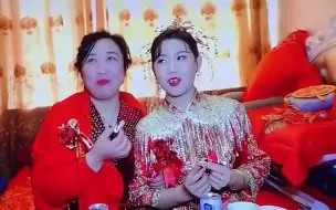 女子看结婚录像发现和婆婆有母女相，表情动作如出一辙