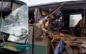 四川内宜高速大巴车追尾货车：半个车头被撞烂，现场多人受伤躺地