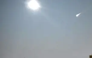 美国一颗火流星划破夜空，连续爆闪亮度超过满月