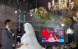 幼儿园老师婚礼现场，孩子们萌言萌语送上祝福：“一定要让我们的老师幸福呀！”