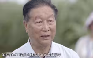 这位77岁的中国老人难道不值得被国人所知道吗？