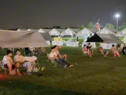 落日草坪音乐会、超值市集、趣味游戏…就在上海薰衣草公园不赶早音乐市集#夜生活好去处 【编导：董艺晖】