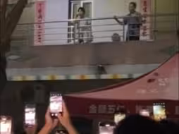 全红婵家门口被日夜围堵，当地通知将每晚9点封村？村书记：没说过，但太晚不要打扰