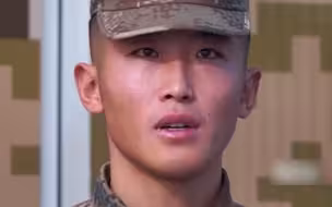 接过班长手中的接力棒！肖思远班战士缅怀肖思远班长。致敬烈士！