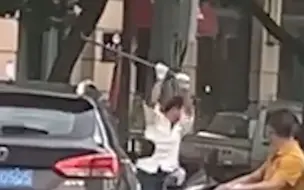 瑞安警方通报男子持棍打死电动车司机：因感情纠纷, 正全力抓捕