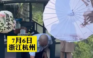 西湖划船大爷指导游客摆拍，效果惊艳，网友:大爷是高手！