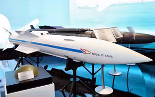 俄罗斯为苏-57研发R-37M导弹，号称射程超过300千米，但能塞进弹仓吗？