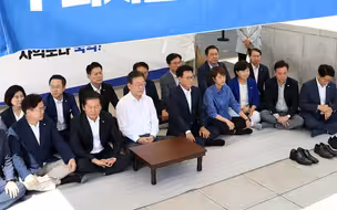 韩国最大在野党党首宣布无限期绝食：国会主楼前搭帐篷，席地盘坐