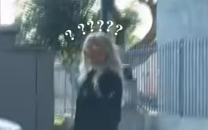 女孩：我想给你加油 特斯拉：不，你不想
