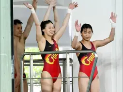 全红婵陈芋汐带头“炸鱼”，中国跳水队访港花式整活，集体“下饺子”欢乐多