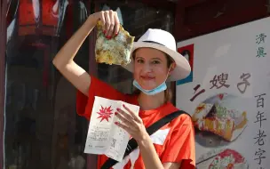 摊煎饼、听相声、捏泥人，俄罗斯女孩打卡网红天津