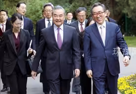 王毅同韩国外长赵兑烈举行会谈：中韩之间没有根本利害冲突，应追求和而不同的境界