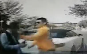 深圳一奔驰车主强行变道剐蹭出租车还嚣张掌掴的哥 警方：已立案