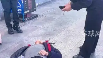 子弟兵就在身边，男子机场门口心脏骤停，路过军护紧急救助