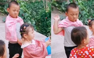 哥哥陪妹妹浇花 假装嫌弃眼里满是宠溺 见弟弟捣乱瞬间变脸秒出手