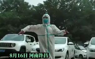 72岁大爷做防疫志愿者间隙为队员跳拉丁舞：每天7小时消杀，给大家解乏