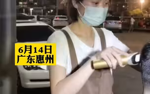 女发型师因疫情生意不好，晚上街头加班摆摊理发，网友：加油努力生活的你