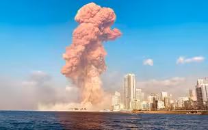 黎巴嫩首都贝鲁特港大爆炸，使黎巴嫩陷入灾难边缘