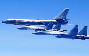 轰-20迟迟未露面，官方首曝一新型飞机，能“猎杀”500公里外航母