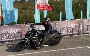 中国国际摩博会，来看看冠军老司机段旭桐，如何驾驭700CC国产巡航车。#2022重庆摩博会
