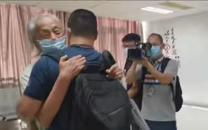 武汉战疫期间，感动亿万人的落日余晖主角重逢了！