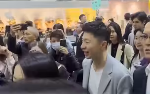 台湾粉丝机场排队数小时等待马龙一行 萧旭岑：我们要“打球”不要“打仗”