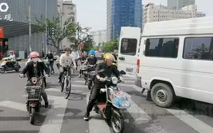 马术帽当头盔？上海非机动车新规实施10天，看看街头情况如何