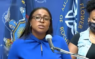 美国一黑人被罩头压脸执法窒息而亡 当地市长：涉事7名警员被停职