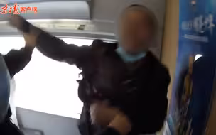 醉酒男高铁上吸烟还殴打乘警，刑拘！