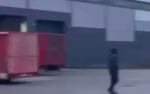 现场画面！导弹击中乌克兰一机场，顿时火光冲天浓烟滚滚