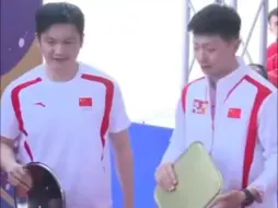锅盖打乒乓?马龙樊振东挑战花式双打，与香港民众友好切磋