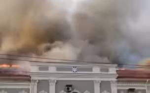 滚滚浓烟！俄军摧毁乌克兰安全局切尔尼戈夫地区总部大楼 现场燃起大火