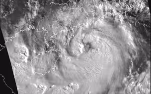 台风“泰利”清晰台风眼曝光：预计今夜登陆，多地将迎来暴雨