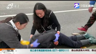 车祸现场的紧急救援（一）：路遇车祸伤者  3名专业人士上演教科书式救援