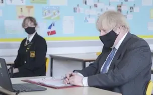 英国首相谈为何不当记者了：老想着攻击别人，有点儿内疚