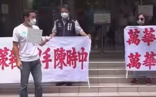 对着陈时中怒砸鸡蛋！万华里长：蔡当局是“杀人凶手”