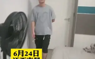 哥哥高考查分是县里状元，弟弟霸气拿出一沓自己的零花钱，送给哥哥随便花