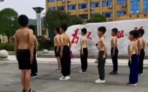 小学体育课被改为“军事课”卧倒空翻武力值UP