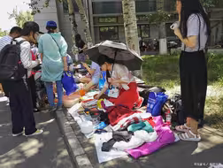 九江城管喊你摆摊，小商贩：我不信要来现场看看