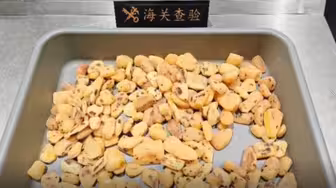 北京海关查获大量蜜蜡原石