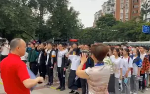 考场门前，他们的宣誓声响彻云霄！