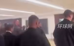 以色列总理心脏手术后数小时返工，参加议会司法改革会议