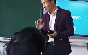 女生一句肚子痛 老师默默记住给全班女生送药膏 网友：太暖了！