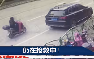 上海马路上演“开门杀”，黑车突然停车，下一秒骑车人直接撞车门