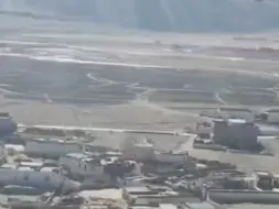 盼平安！子弟兵救助日喀则震区受灾群众。