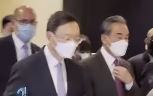 中美第二场对话开始前，王毅：“午饭吃了？” 杨洁篪：“吃的泡面”