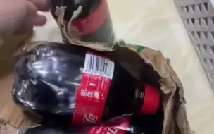 女子网购可乐到货后，拆开一看 全都变形了，网友：快乐“肥宅”水 没毛病