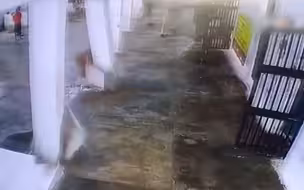 监拍：印度一监狱营房倒塌 睡梦中的囚犯瞬间被埋