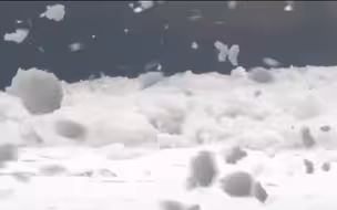 触目惊心！印度亚穆纳河污染严重 河面惊现大量“雪花般”有毒泡沫