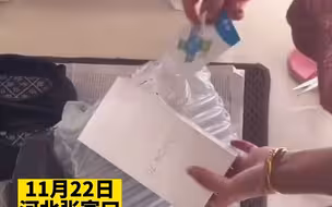 女生用奖学金偷偷给爸妈一人换一部新手机